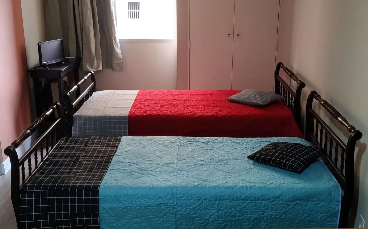 OPORTUNIDADE: 2 camas solteiro grande com colchoes confortaveis  em bom estado - Foto 3