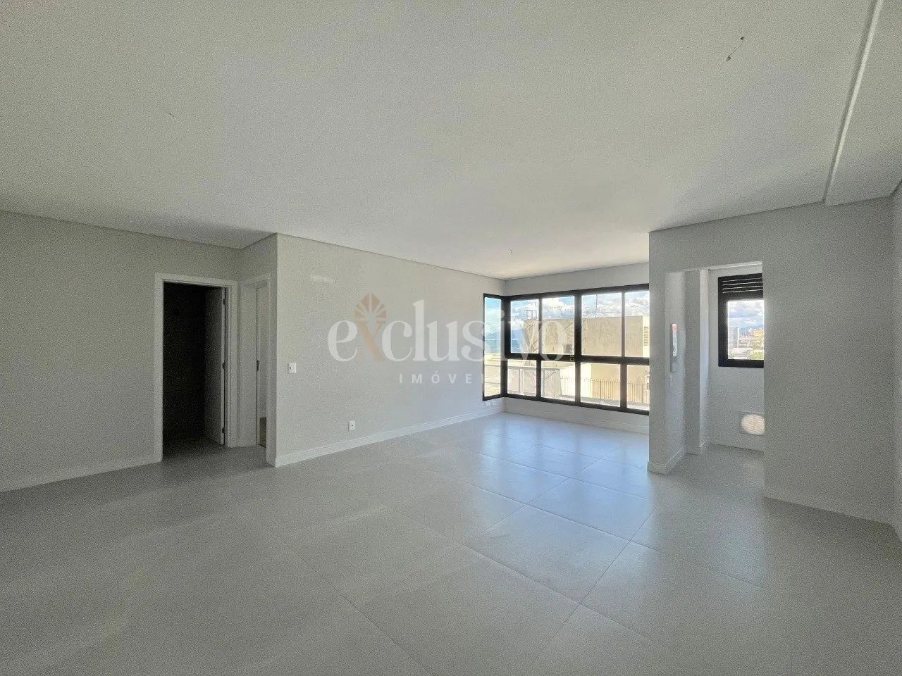 Apartamento 3 dormitórios em Coqueiros - Foto 2