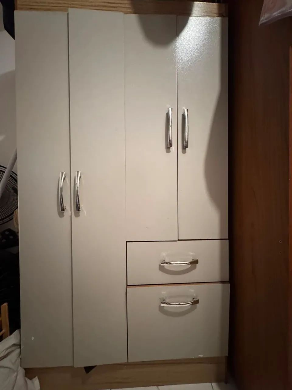 Guarda roupas de solteiro 
