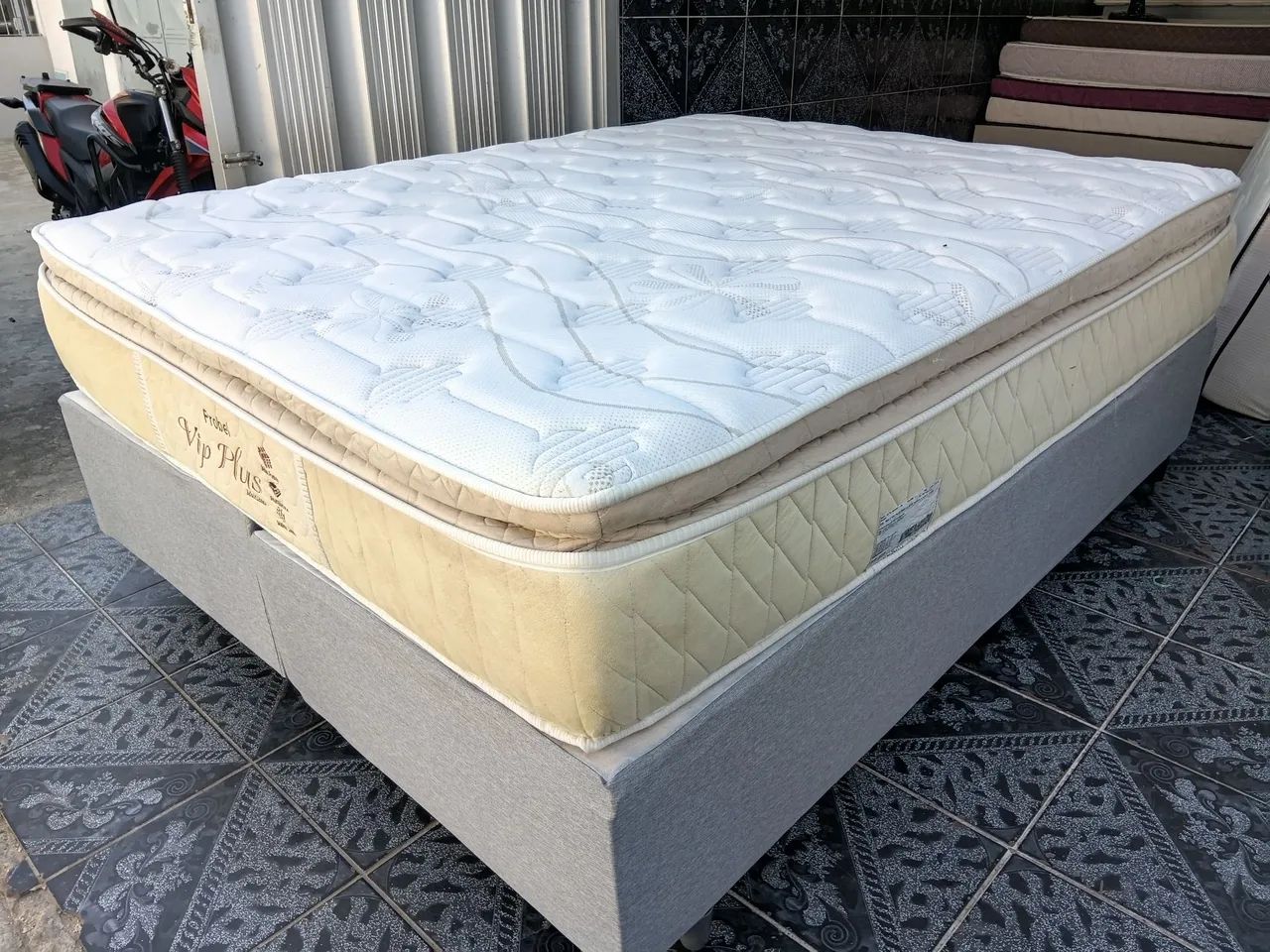 Cama Queen Luxo 