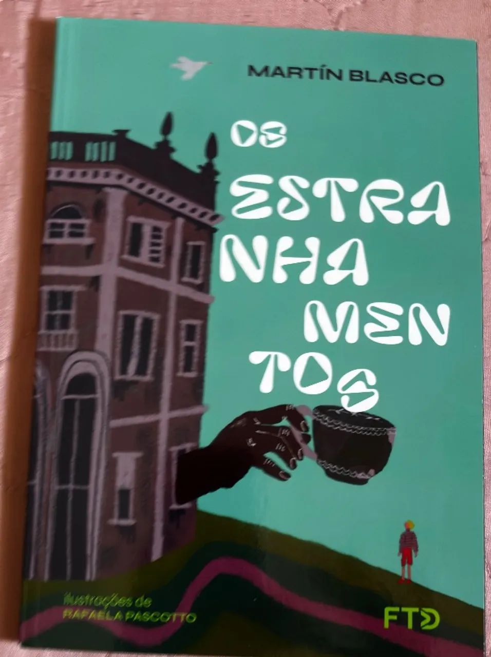 Os estranhamentos - Capa comum 