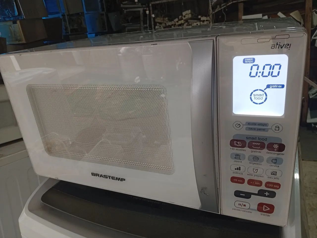 Microondas Brastemp 30 litros com dourador funcionando perfeitamente  - Foto 3