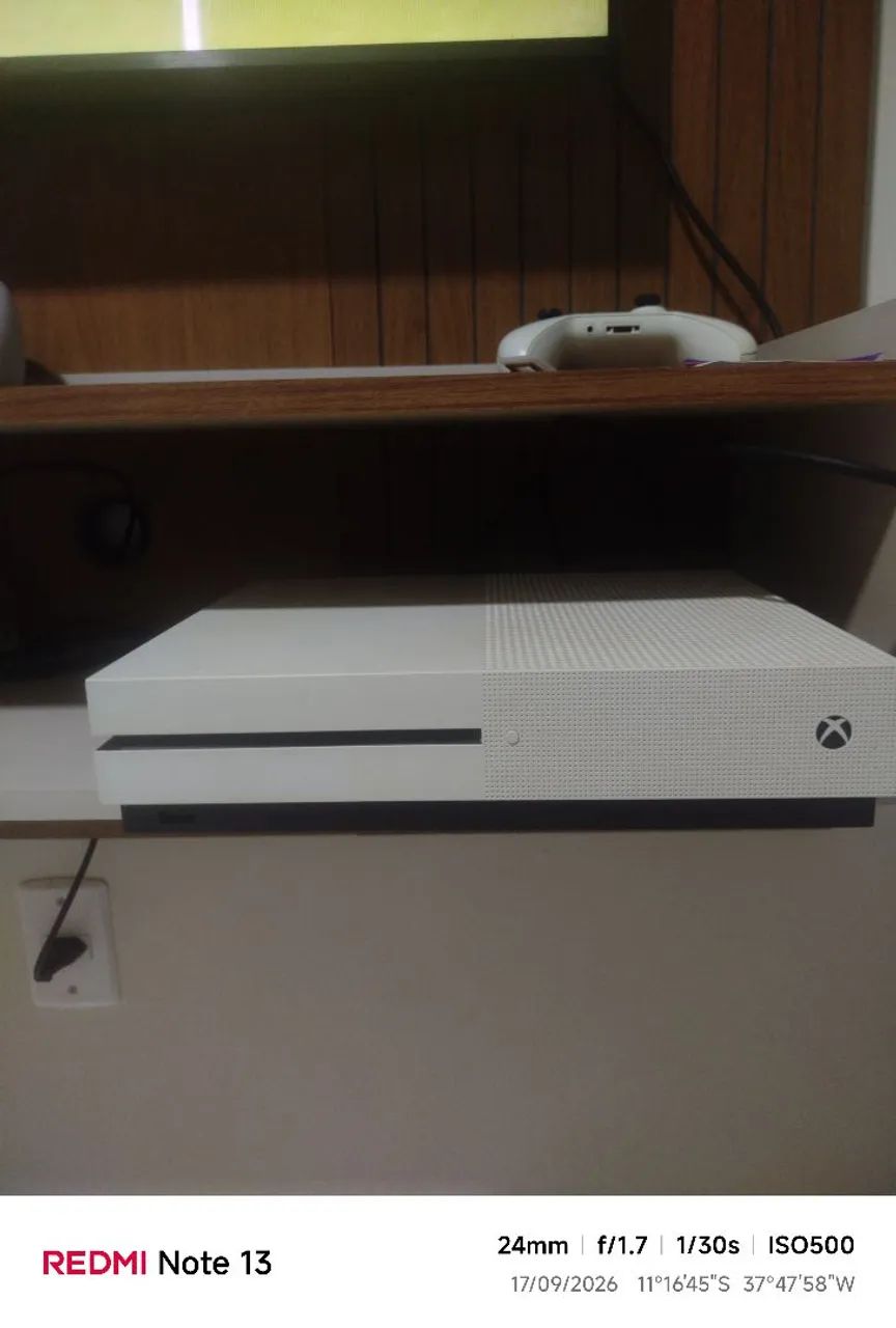 Xbox one S bem conservado e com uma ótima qualidade 