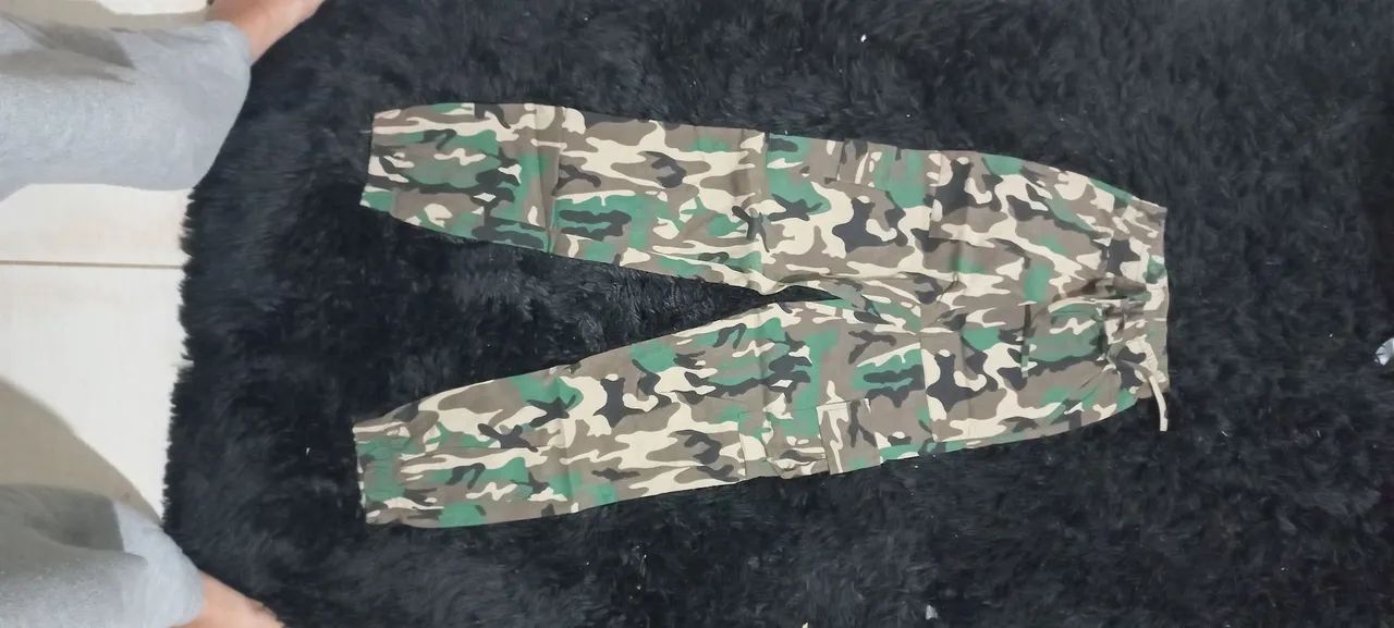 Calça cargo camuflada - Tamanho 38