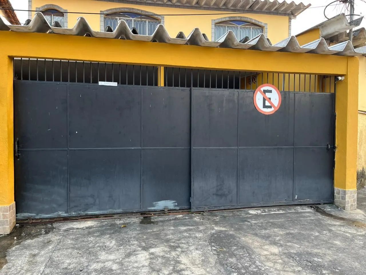 Portão de garagem e casa preto - Foto 2