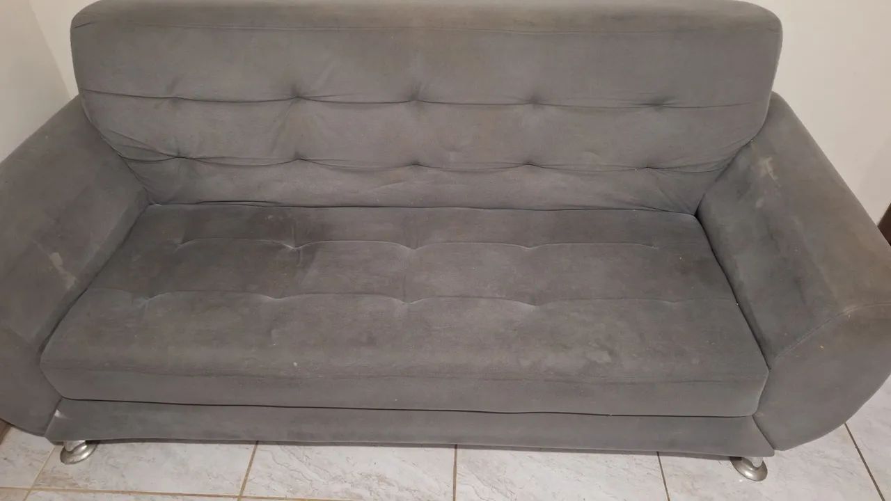 Vendo sofá em bom estado, só precisa de limpeza, não entrego. - Foto 2