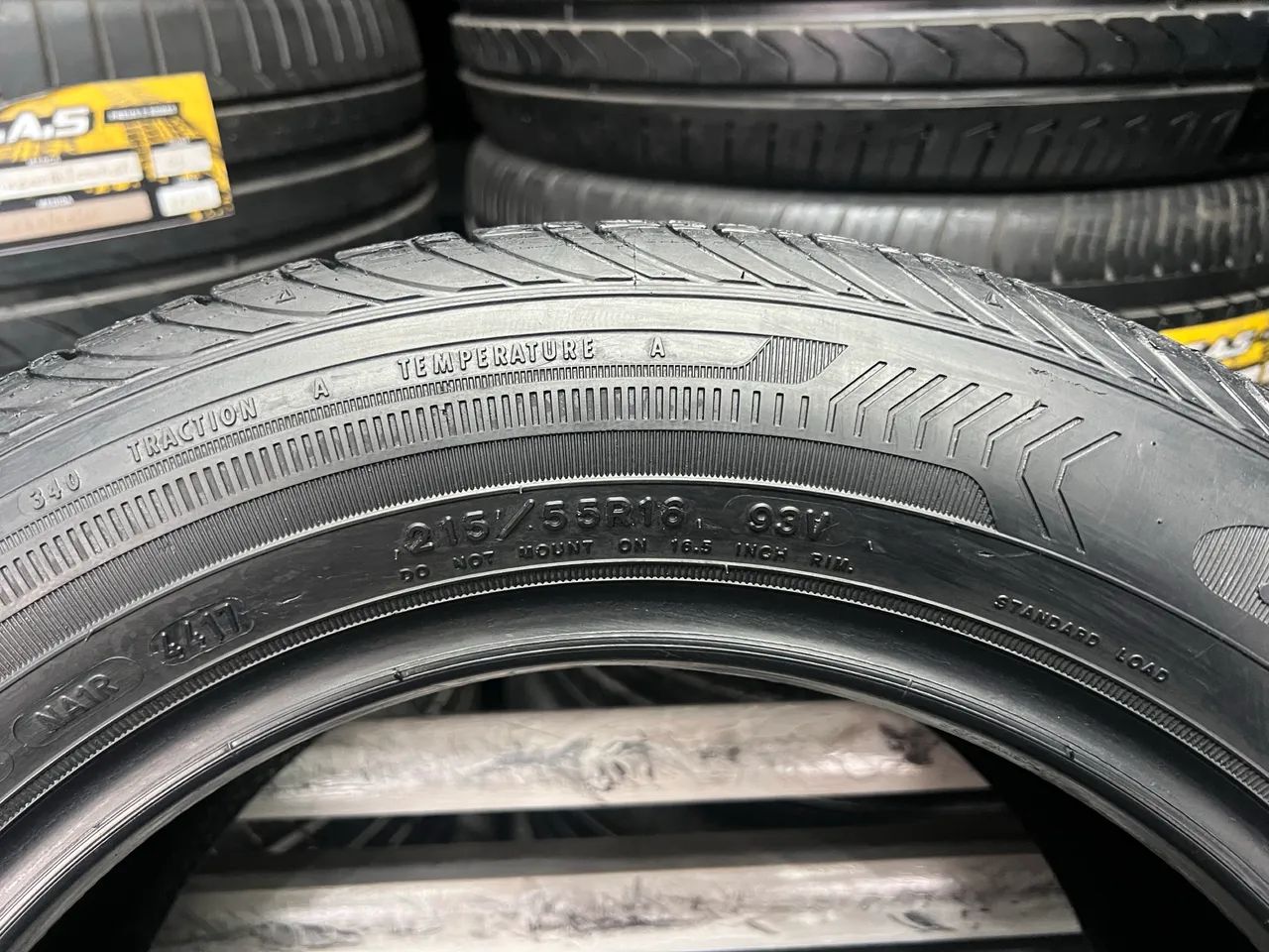 Jogo de Pneus 215/55/16 Goodyear EfficientGrip / Pneu 215/55R16 Goodyear  - Foto 9