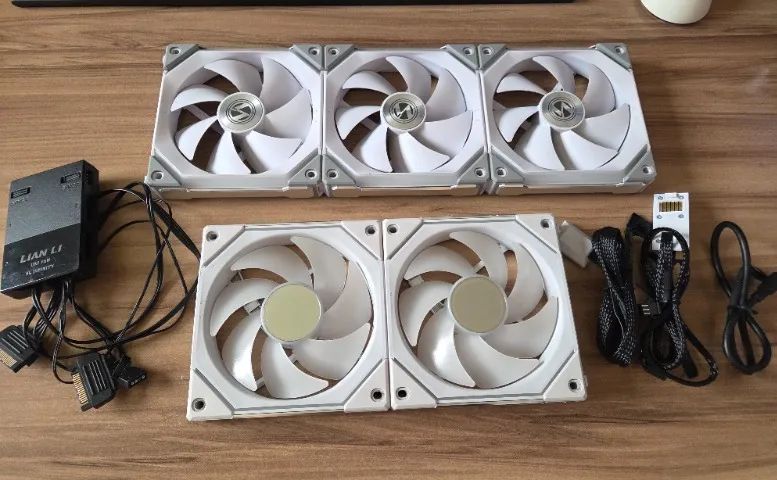 5 fans lian li + controladora
