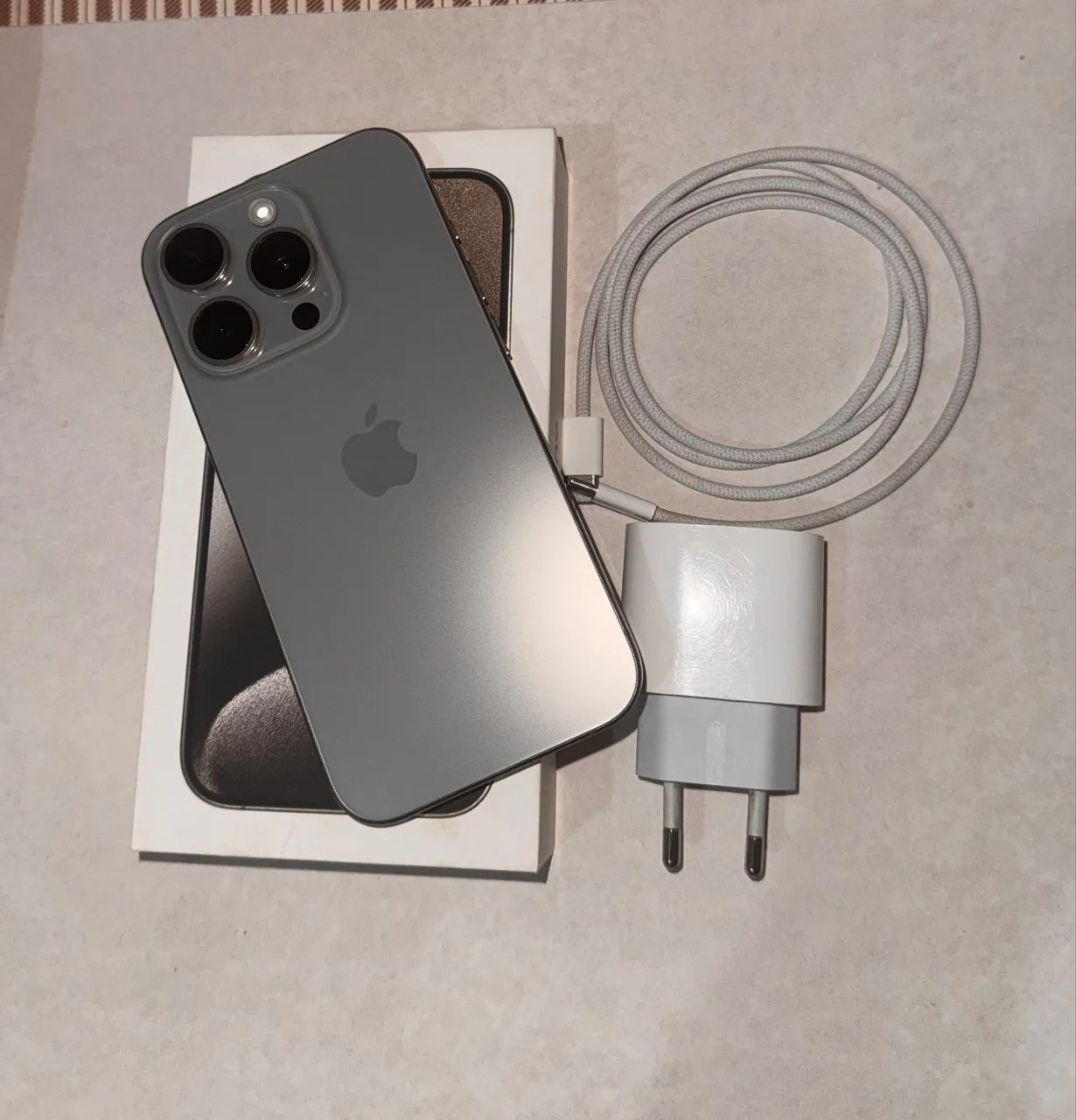 iPhone 15 Pro - 128 GB - Titânio natural - Foto 2