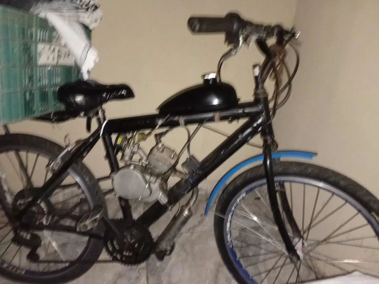 Bicicleta motorizada toda boa só pega e anda  - Foto 5