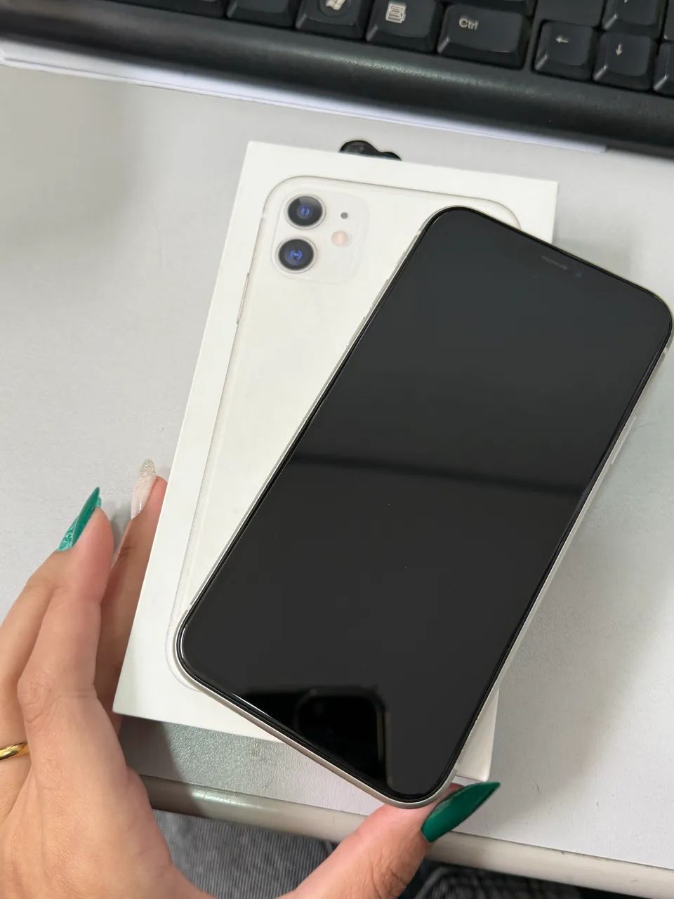 iphone 11 | 128gb | Branco | 74% Saúde da bateria  - Foto 4