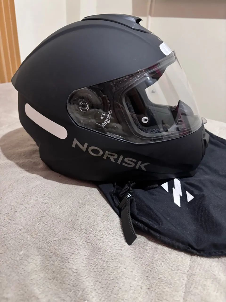 Capacete semi novo