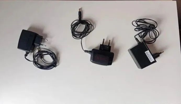 KIT Com 3 Fontes / Carregadores Antigos Usados