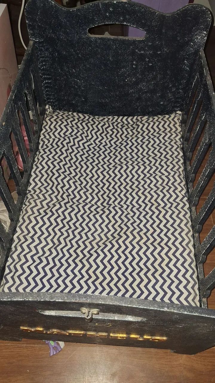 Bebe reborn em ótimo estado e berço feito a mão! - Foto 4