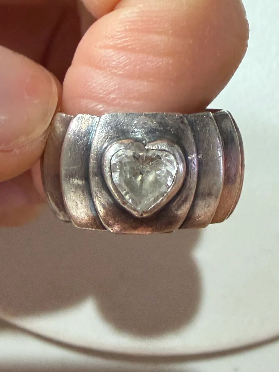 Vendo anel de prata 925 pedra de coração  - Foto 3