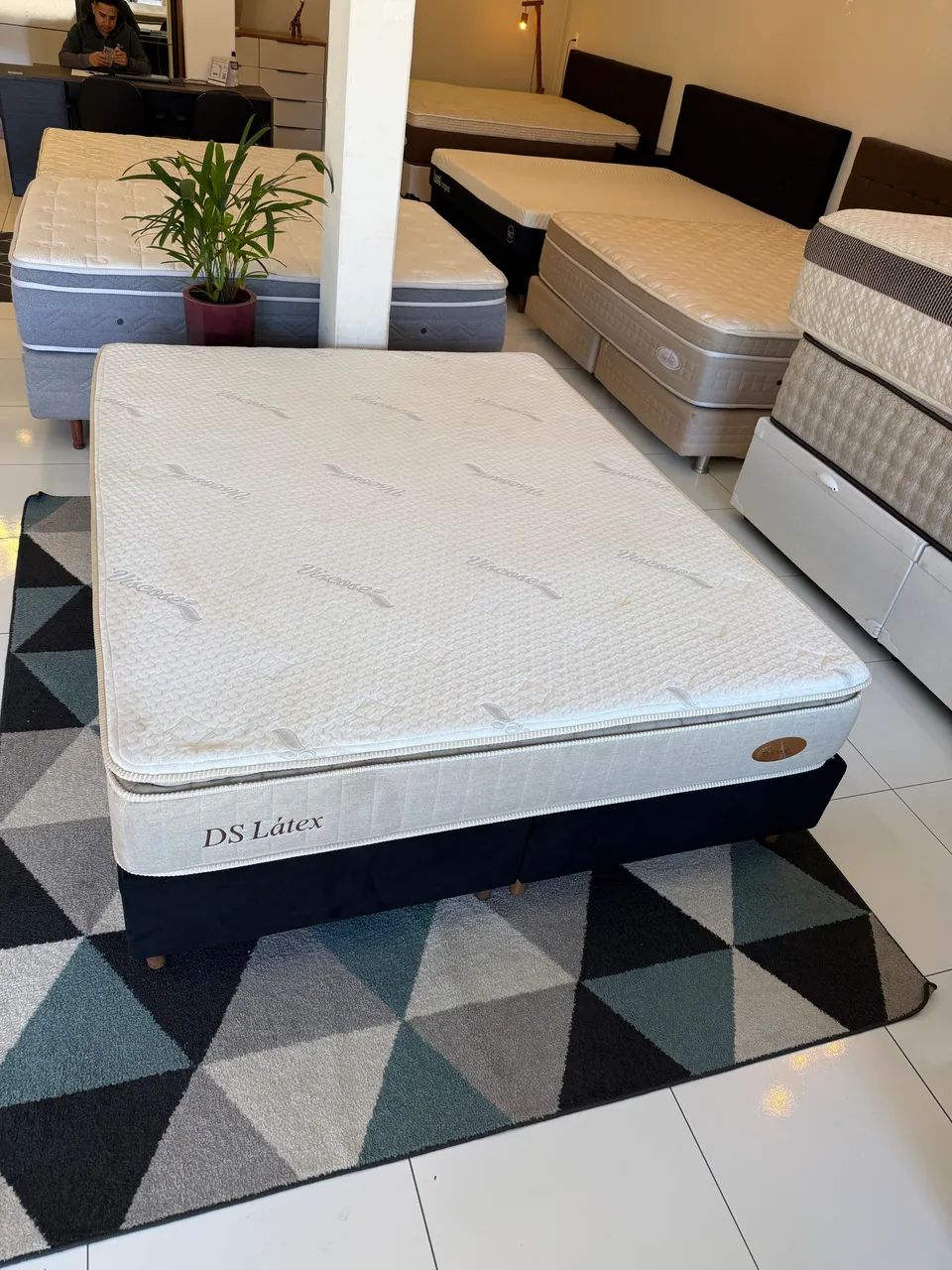 Cama box Queen com colchão latex  - Foto 5