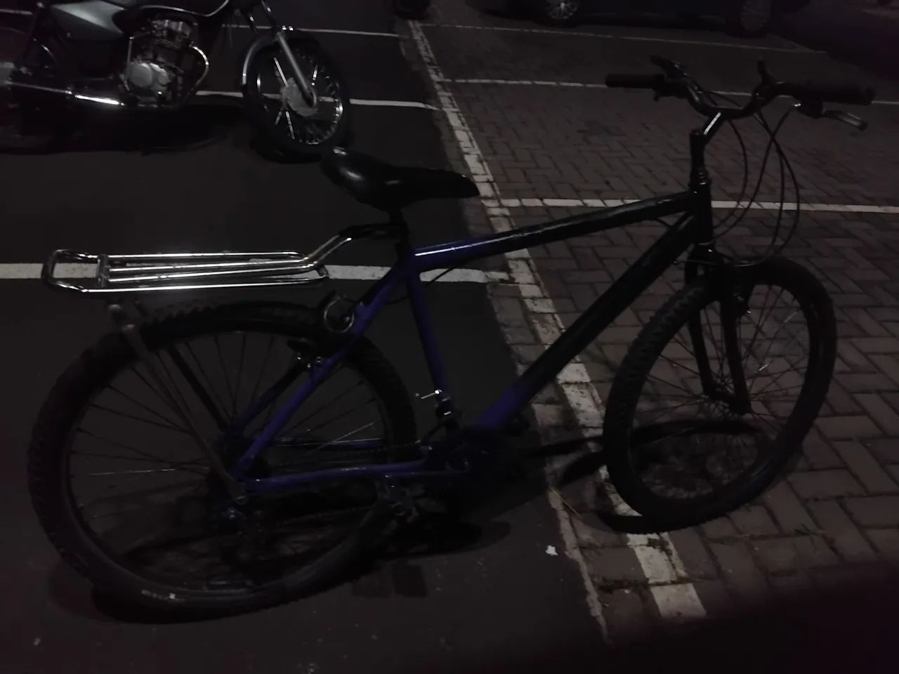 Bicicleta aro 26 azul e preta. - Foto 2