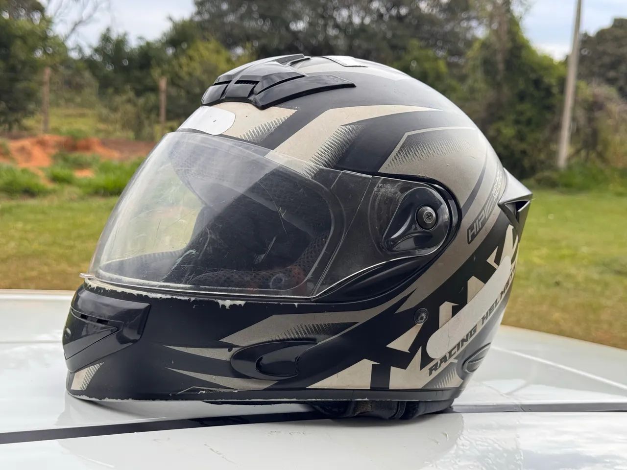Capacete Cinza seminovo com ventilação