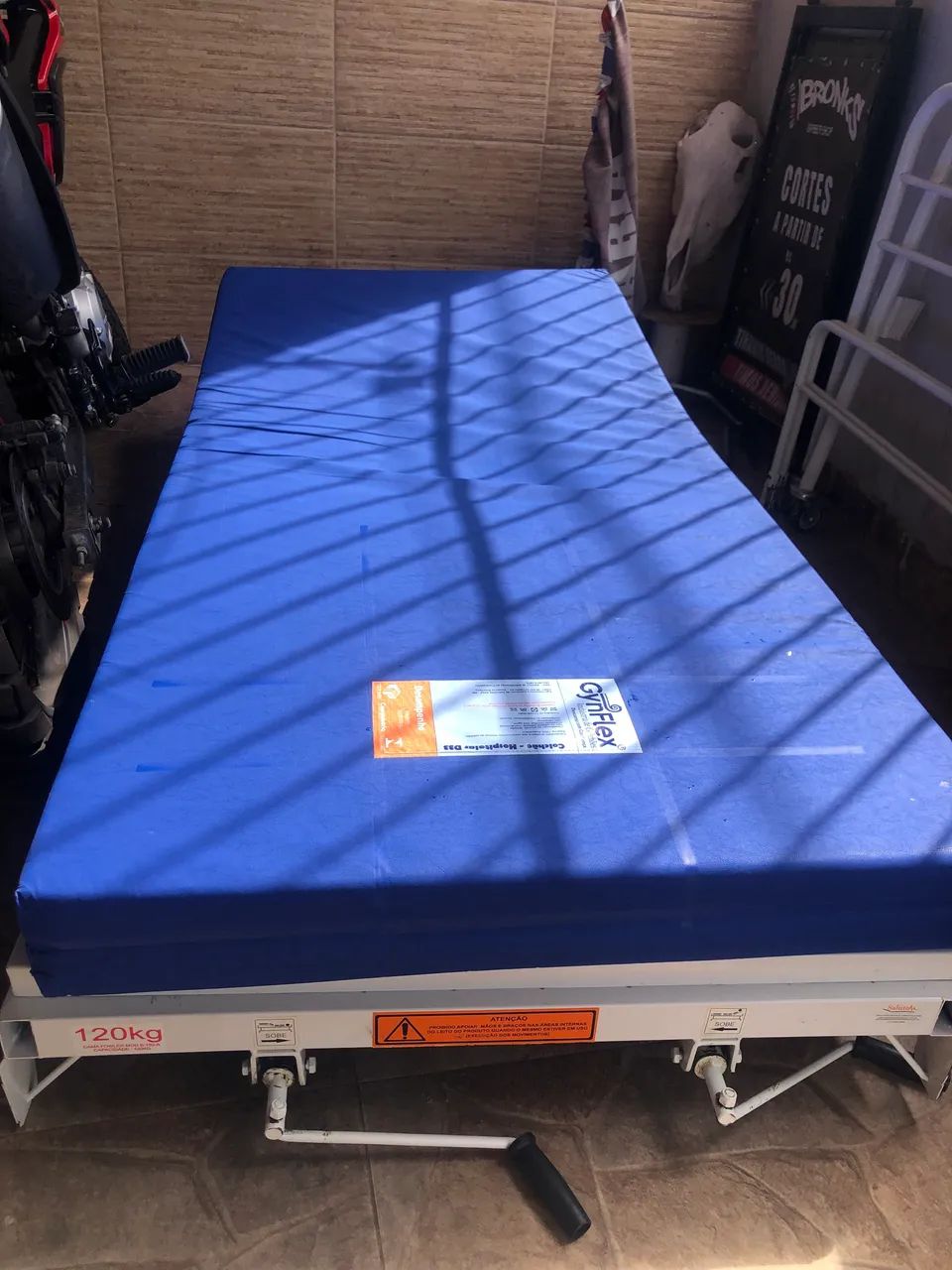 Cama hospitalar com colchão  - Foto 2