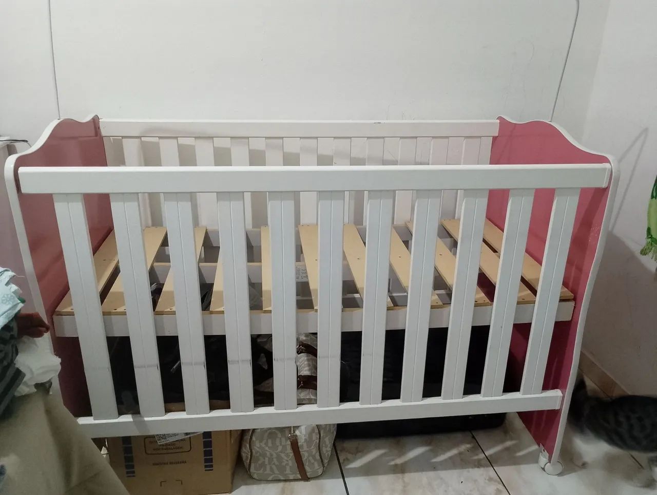 Vendo berço usado com colchão 