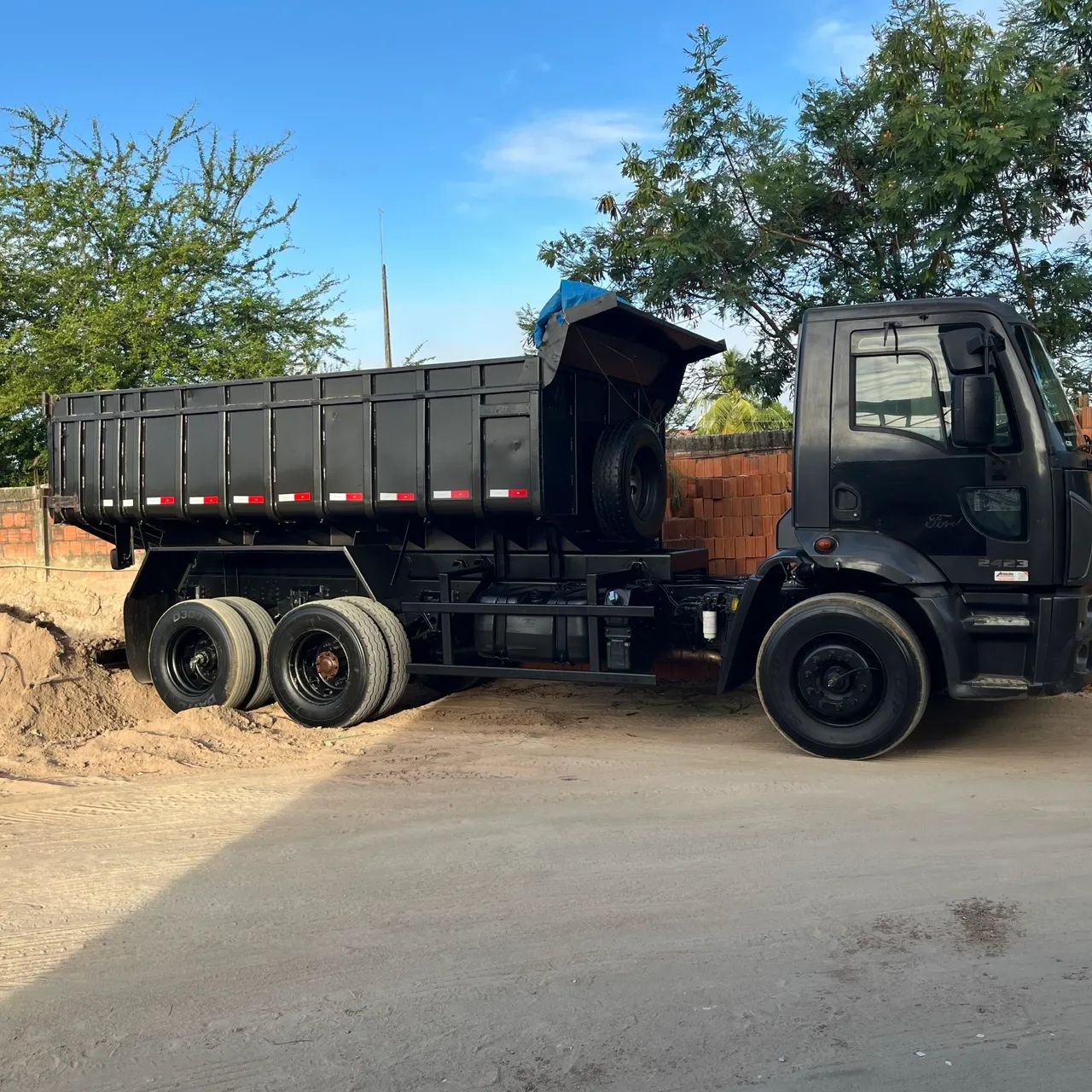 Caminhão Casamba Ford cargo 2423