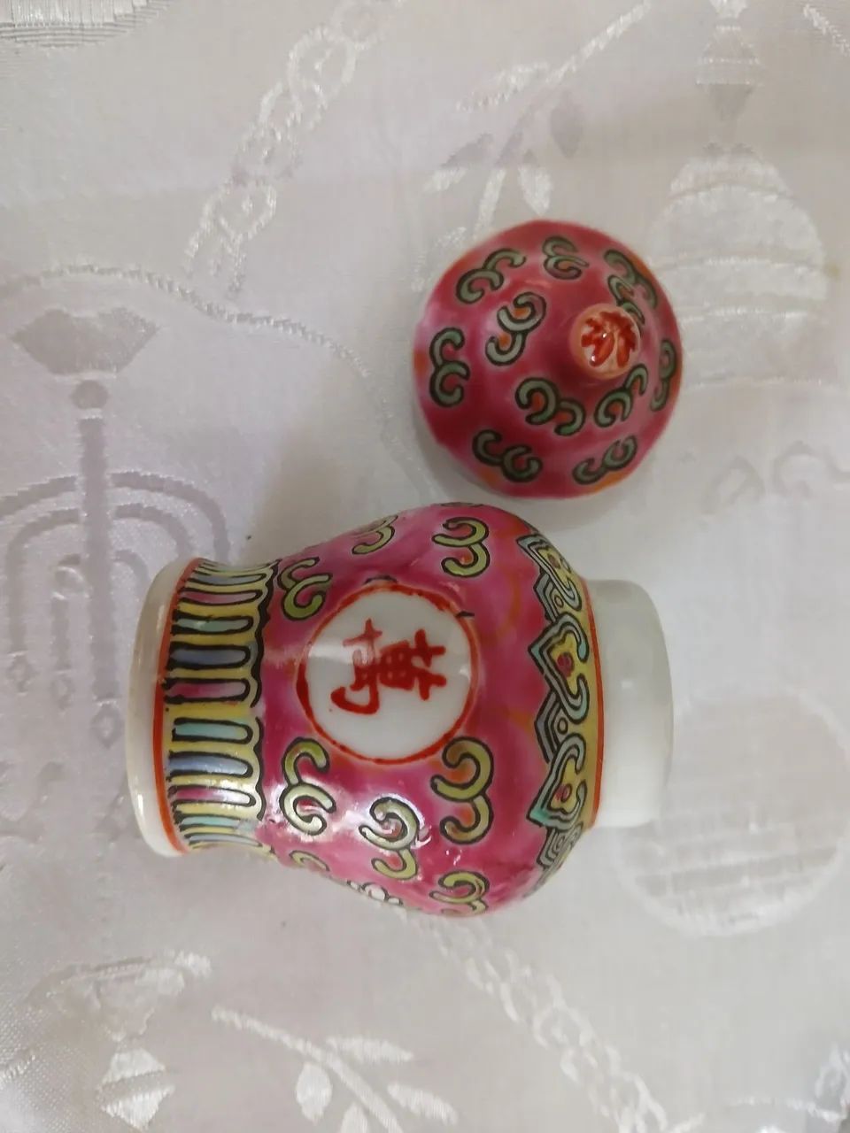 Potiche em miniatura, porcelana.