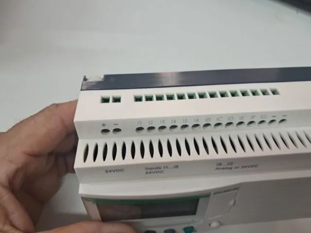Clp Schneider Zelio Sr2 B201bd (Usado) - Foto 3