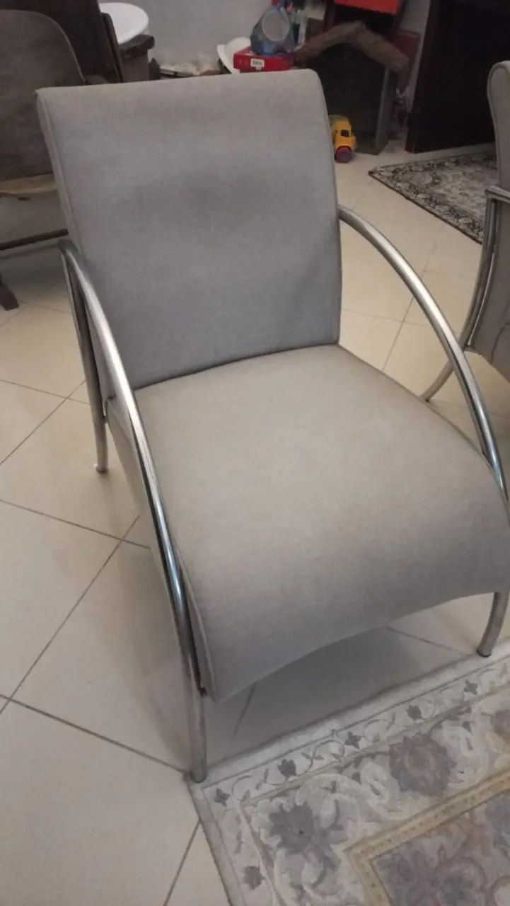 Poltrona de linho encomenda com design moderno em ótimo estado - Foto 3