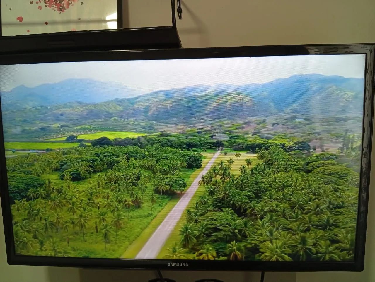 TV Samsung LCD 25 Polegadas. NÃO É SMART. Pode ser usada como monitor. Em até 2x no crédit - Foto 4