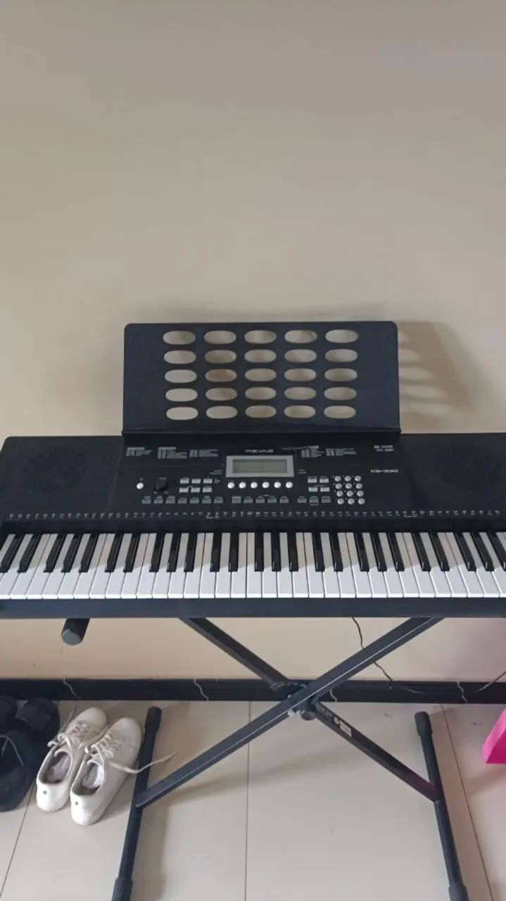 Teclado eletrônico com suporte