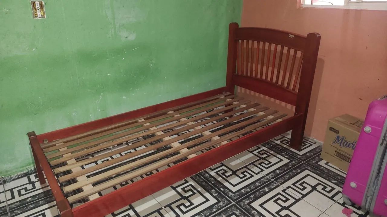 Cama de solteiro em madeira maciça- Excelente Estado e muito resistente  - Foto 3