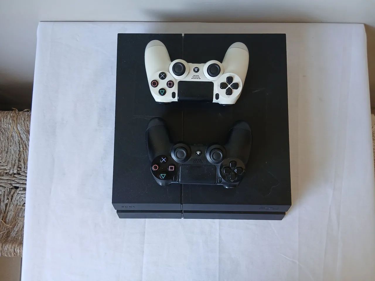 PlayStation 4 500g com 2 controles - Foto 2