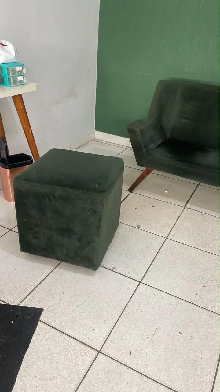 Conjunto Sofá Namoradeira 2 Lugares + Puff 