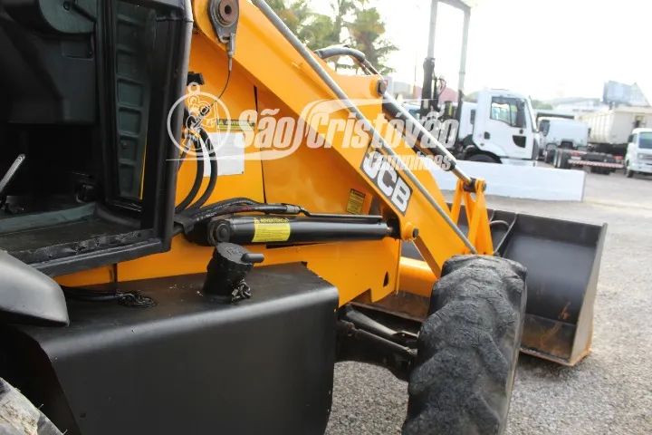 Retroescavadeira JCB 214E - Foto 3