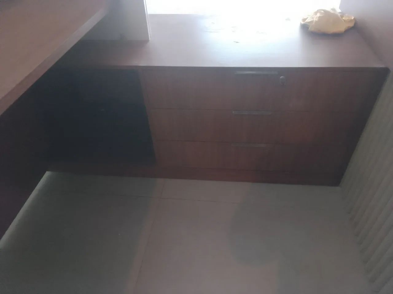 Balcão de recepção com mobília  - Foto 2