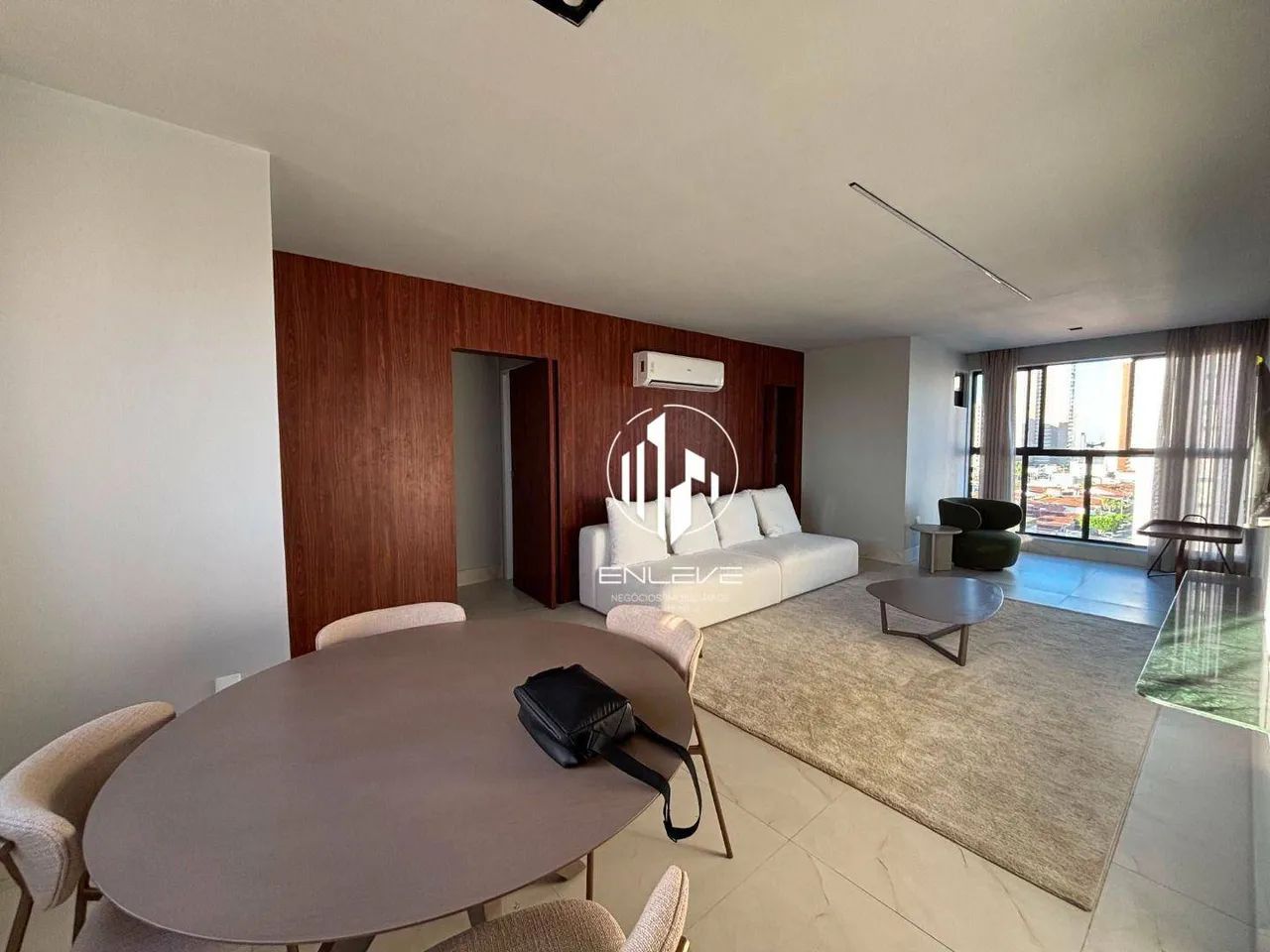 Cobertura Linear Mobiliada com 03 Quartos no Bairro dos Estados