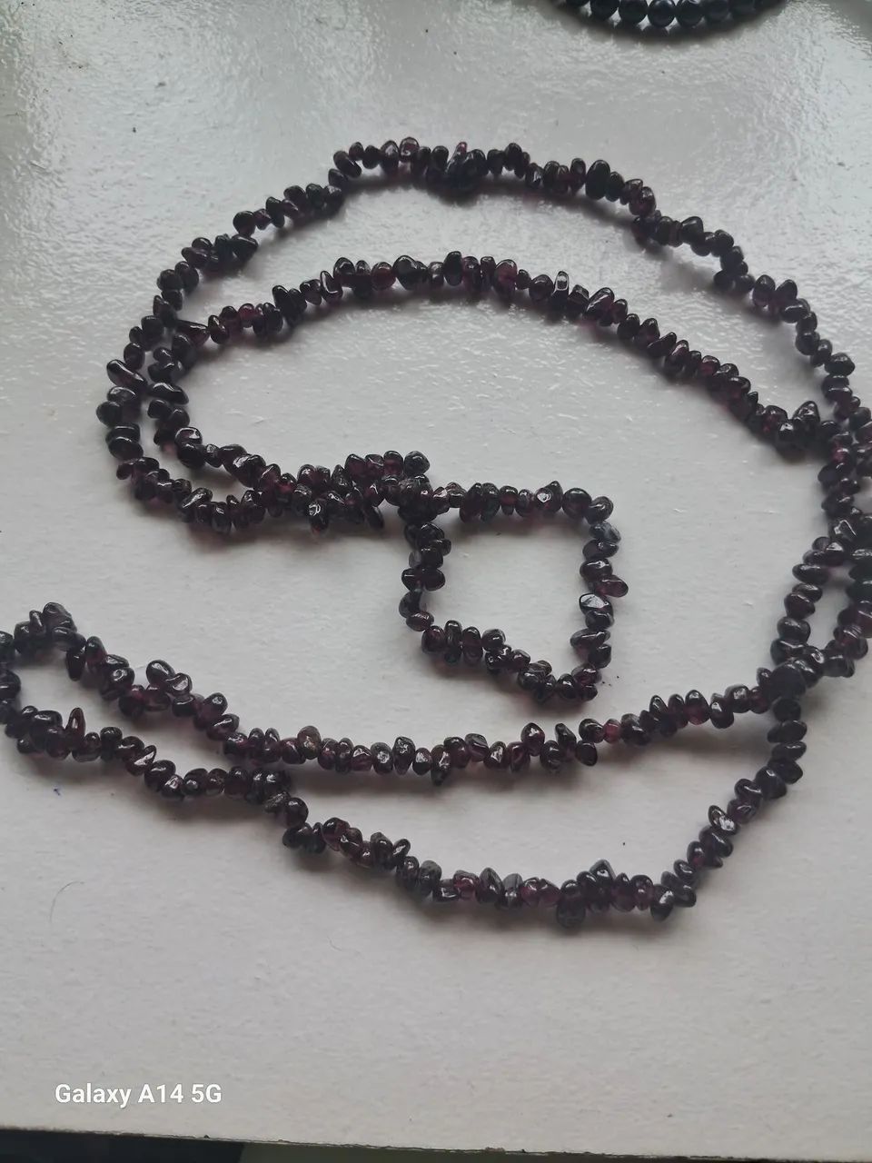 Colar longo de pedra Granasa Natural. Força e Proteção. 