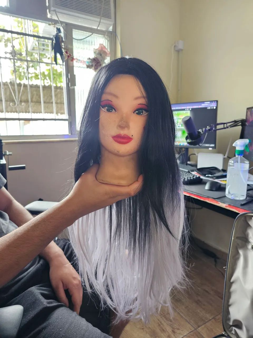 Peruca preta e branca