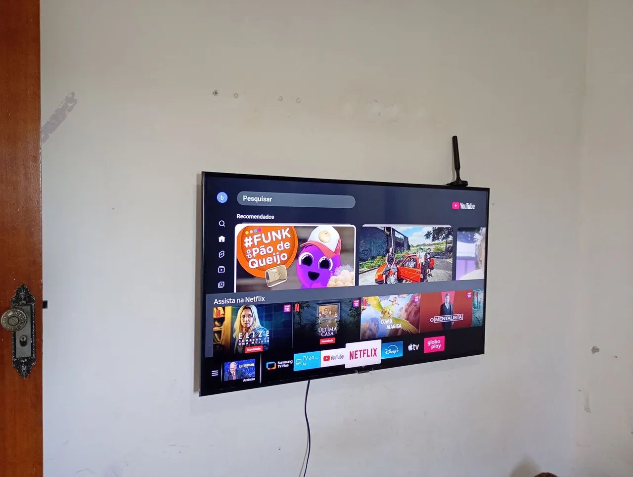 Tv smart 4k Samsung Crystal 50 polegadas tá com os plásticos novinha! - Foto 4