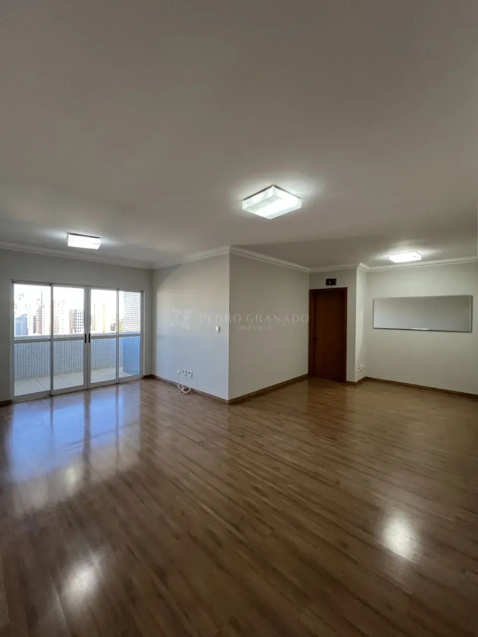 Apartamento com 03 Dormitórios - Zona 01