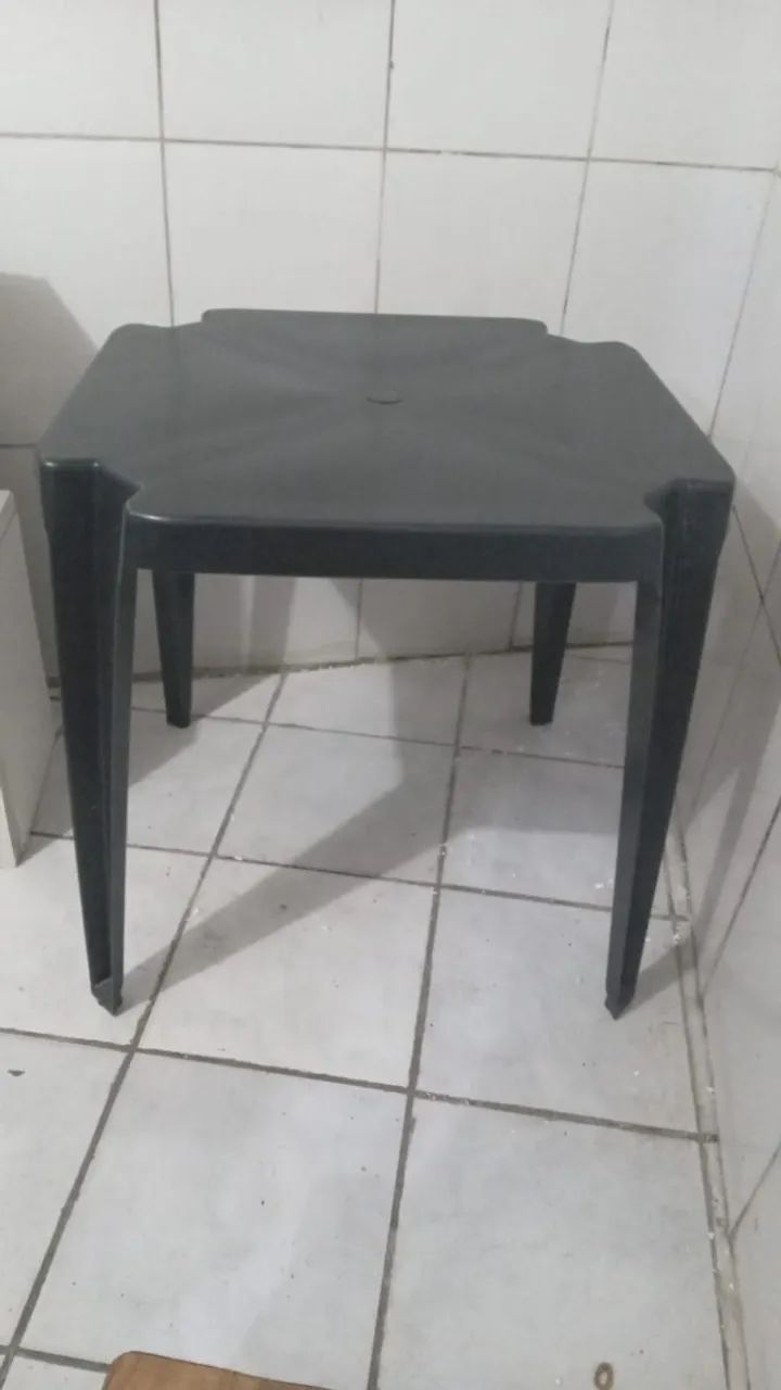 Mesa de Plastico Preta com 4 cadeiras - Foto 3