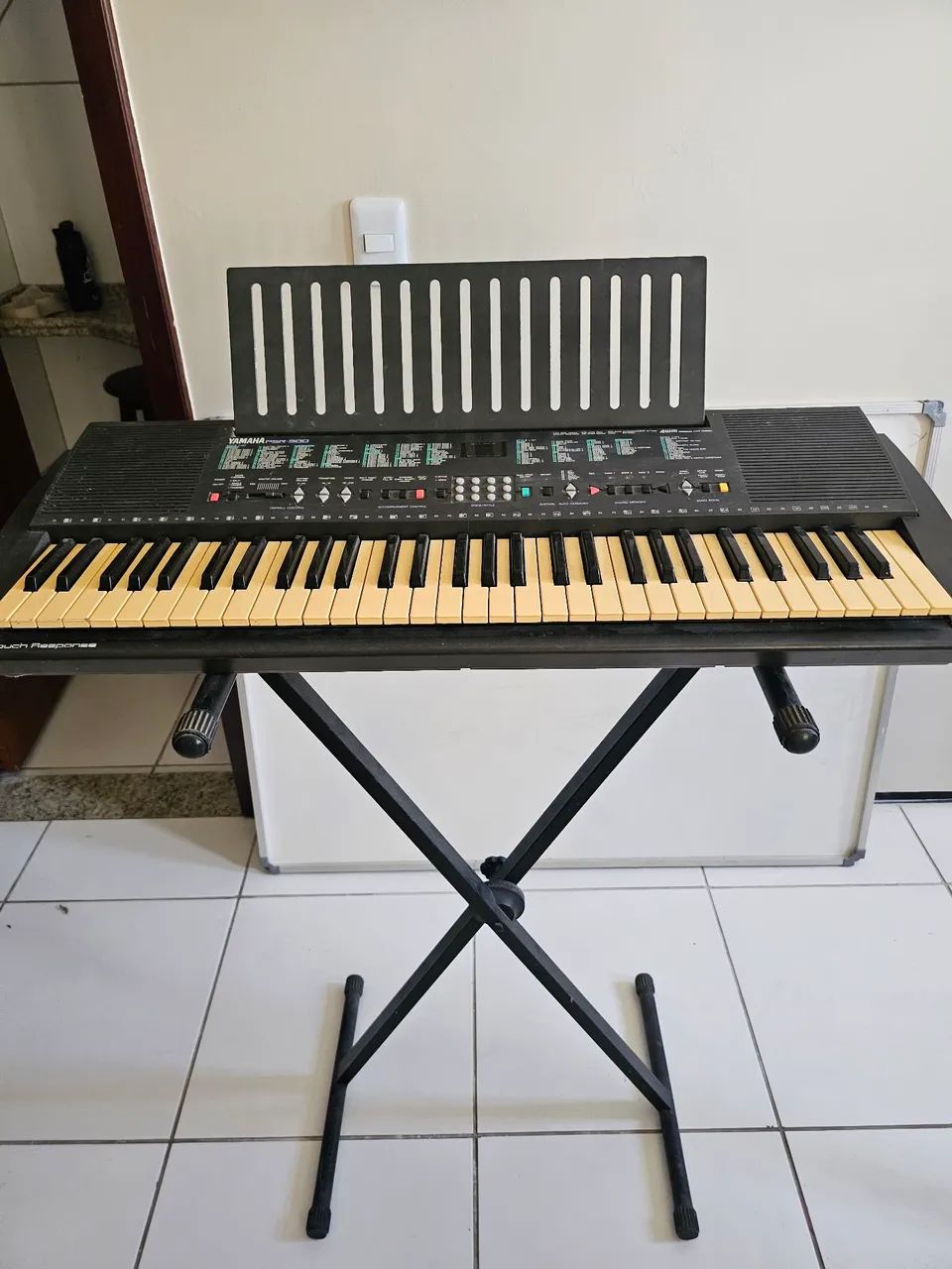 Vendo teclado Yamaha PSR-300 (COM DEFEITO) - Foto 2