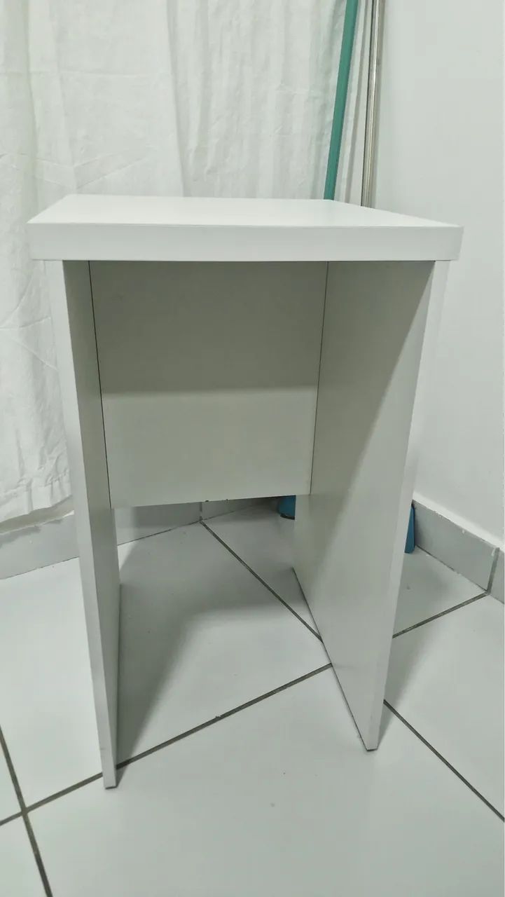 Small stool-style table65566199067138121