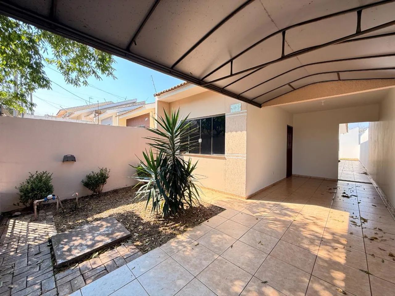 Casa para alugar em Maringá, Jardim Paris III, com 3 quartos, com 89.98 m² - Foto 2
