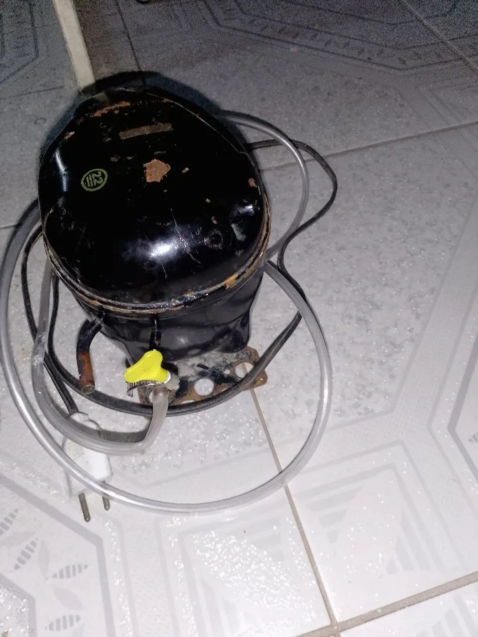 Compressor de ar, funcionado perfeitamente. Voltagem 220. - Foto 2