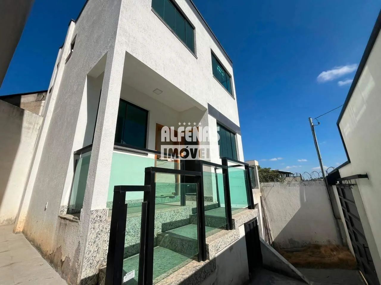 Casa à venda 3 quartos no Bairro CABRAL