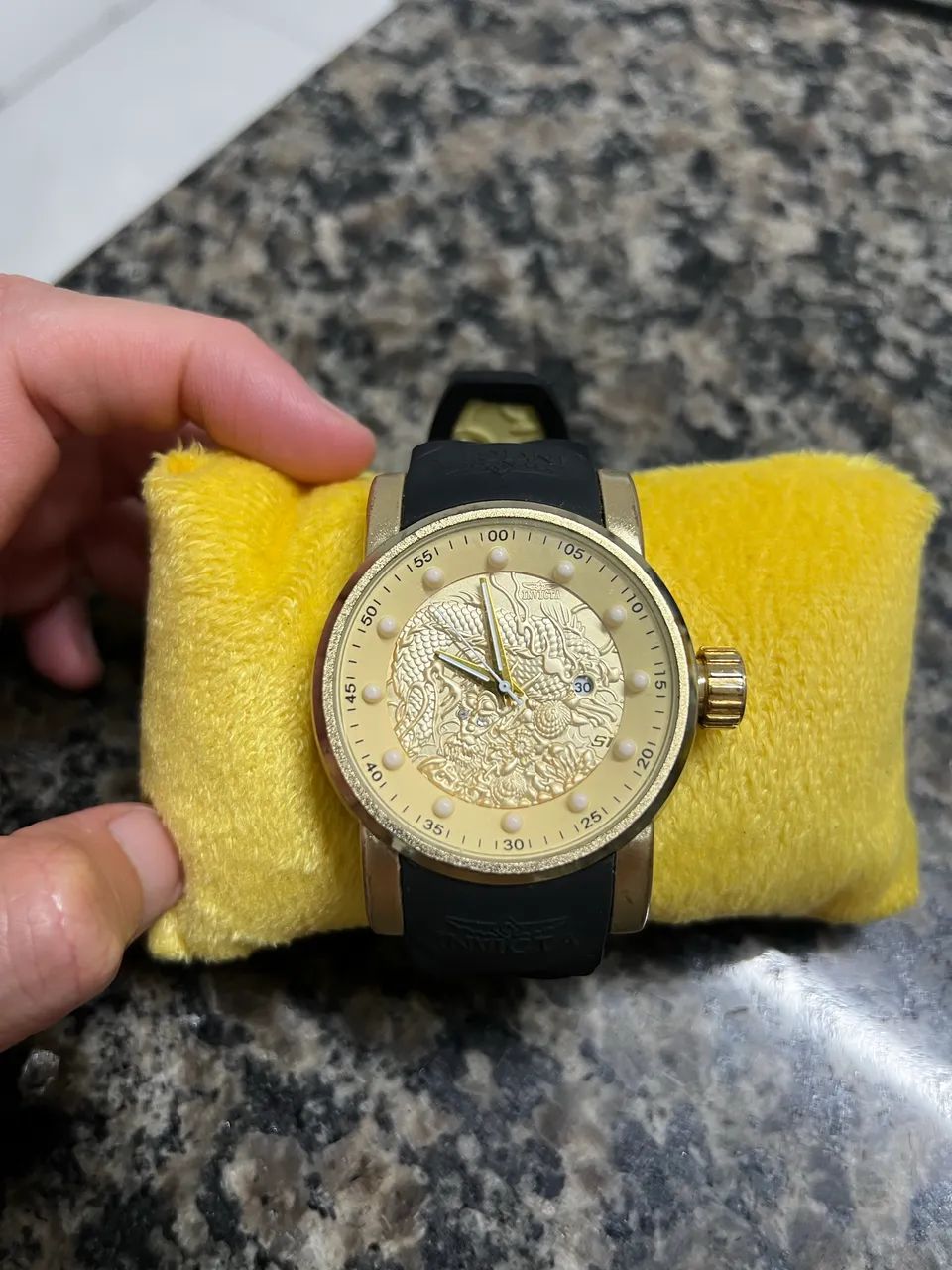 relógio invicta dourado
