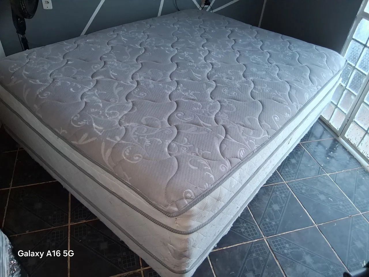 Cama queen size de molas ensacadas higienizada 