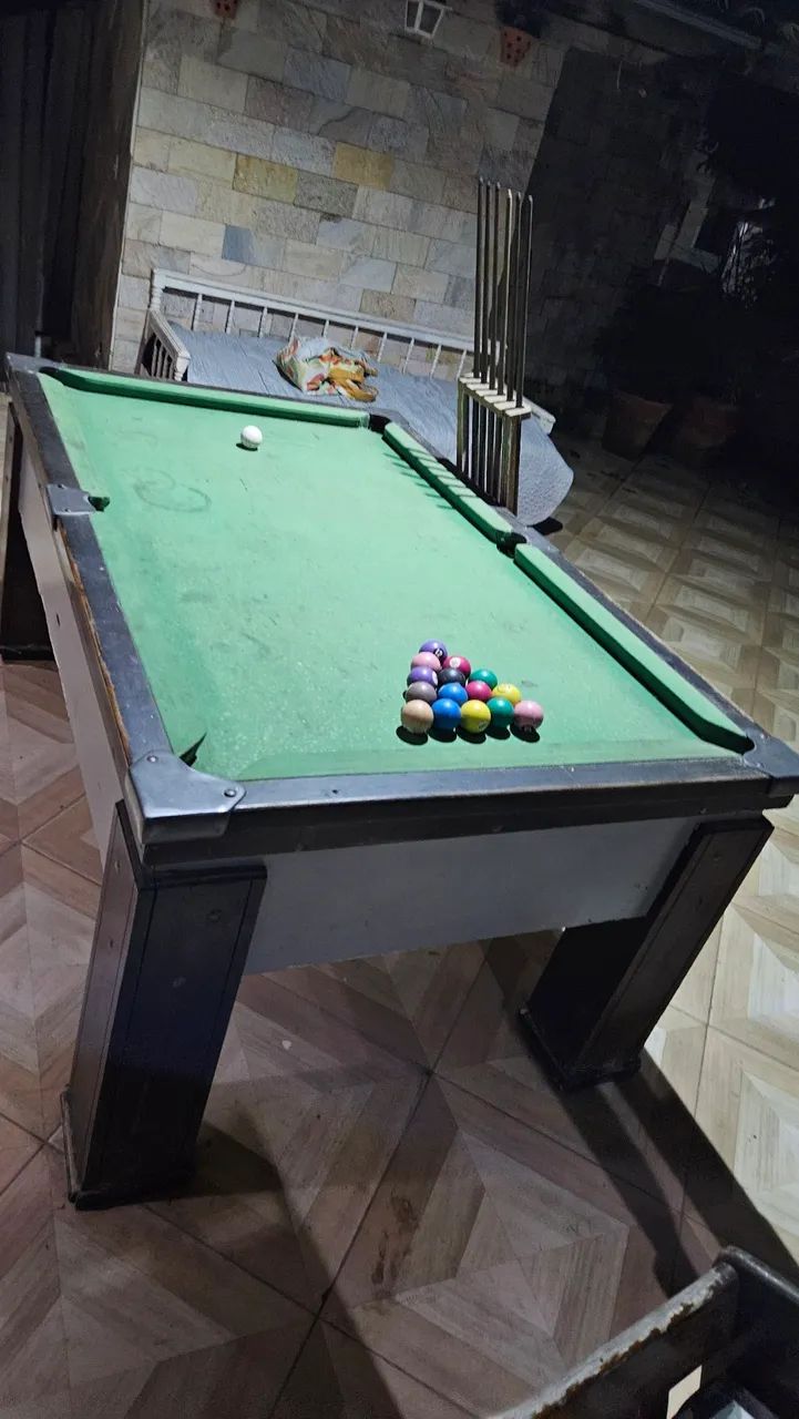 Mesa de sinuca de pedra