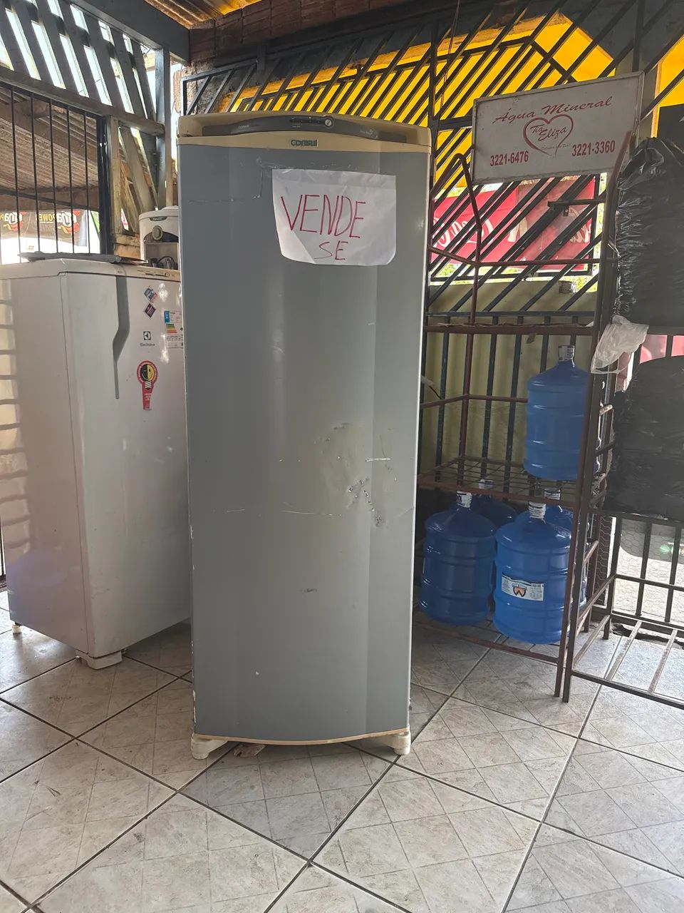 Vende se essa geladeira consul front free bem conservada 